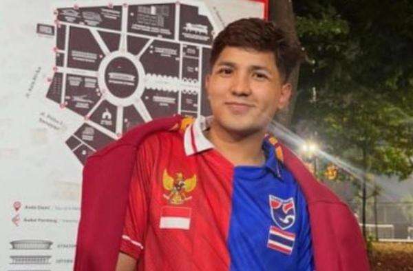 Dilema Bela Indonesia atau Thailand, Jirayut Bikin Salfok Pakai Jersey Belah Dua Dilema Bela Indonesia atau Thailand, Jirayut Bikin Salfok Pakai Jersey Belah Dua