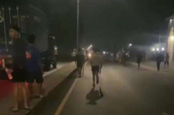 Bentrokan Konvoi Perguruan Silat dan Warga di Sidoarjo, 1 Pemuda Terluka Bentrokan Konvoi Perguruan Silat dan Warga di Sidoarjo, 1 Pemuda Terluka