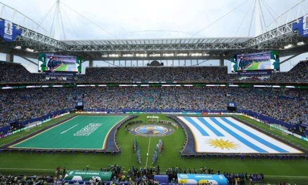 Heboh Bendera Saudi Tak Diletakkan di Atas Rumput Selama Laga Piala Dunia, Kenapa? Heboh Bendera Saudi Tak Diletakkan di Atas Rumput Selama Laga Piala Dunia, Kenapa?