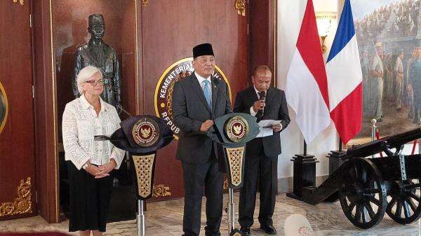 Bertemu Menteri Angkatan Bersenjata Prancis, Menhan Sjafrie Bahas Latihan Bersama hingga Kapal Selam Scorpene Bertemu Menteri Angkatan Bersenjata Prancis, Menhan Sjafrie Bahas Latihan Bersama hingga Kapal Selam Scorpene