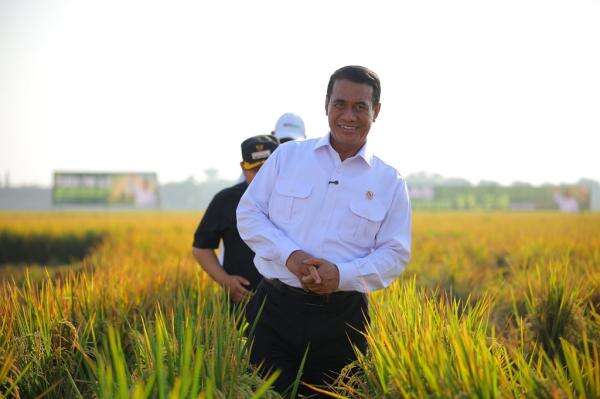 Mentan Amran Siapkan Pompanisasi hingga Benih Tahan Kekeringan untuk Hadapi El Nino Mentan Amran Siapkan Pompanisasi hingga Benih Tahan Kekeringan untuk Hadapi El Nino