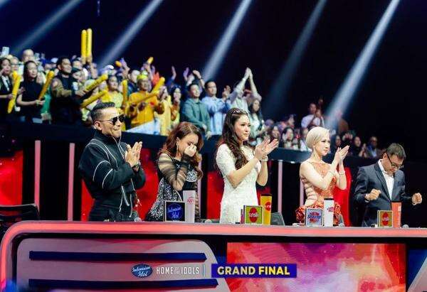 Final Indonesian Idol XIII Banjir Air Mata, Maia Estianty Menangis Gara-Gara Lagu Glenn Fredly Final Indonesian Idol XIII Banjir Air Mata, Maia Estianty Menangis Gara-Gara Lagu Glenn Fredly
