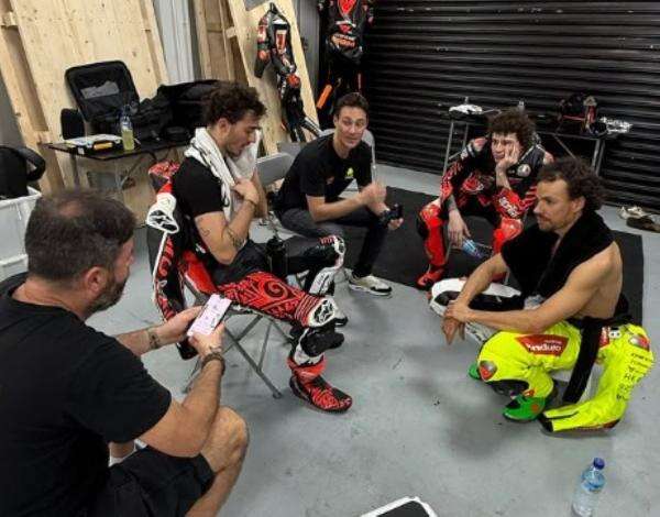 Tak Hanya Pembalap VR46, Valentino Rossi Ajak Francesco Bagnaia Latihan di Sirkuit Mandalika