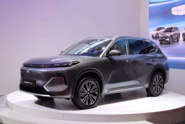Geely Pamerkan Starray EM-i, SUV Canggih yang Bisa Tempuh Jakarta-Surabaya Tanpa Isi Bensin! Geely Pamerkan Starray EM-i, SUV Canggih yang Bisa Tempuh Jakarta-Surabaya Tanpa Isi Bensin!