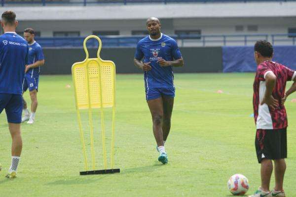 Arema FC vs Persib Bandung: David da Silva Berpotensi Absen, Gervane Kastaneer Siap Gantikan