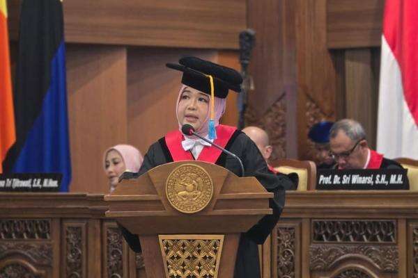Guru Besar Unair Ingatkan Menyampaikan Pendapat secara Bertanggung Jawab Bukan dengan Anarkis Guru Besar Unair Ingatkan Menyampaikan Pendapat secara Bertanggung Jawab Bukan dengan Anarkis