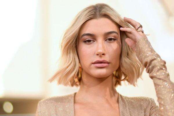 Hailey Baldwin Kepergok Tak Pakai Cincin Kawin, Rumor Cerai dengan Justin Bieber Kembali Mencuat Hailey Baldwin Kepergok Tak Pakai Cincin Kawin, Rumor Cerai dengan Justin Bieber Kembali Mencuat