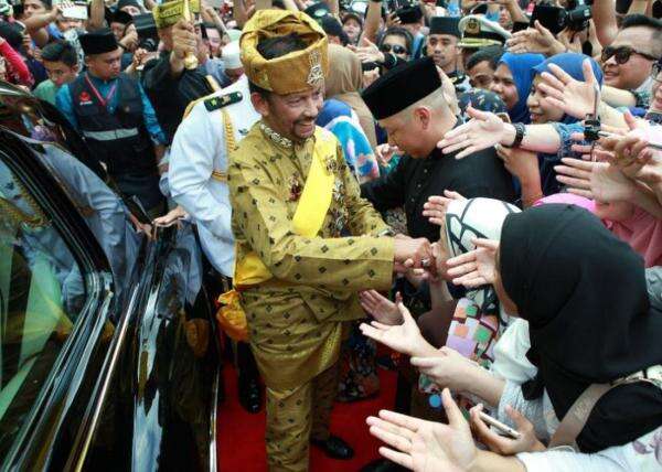 Harta Kekayaan Sultan Hassanal Bolkiah Harta Kekayaan Sultan Hassanal Bolkiah