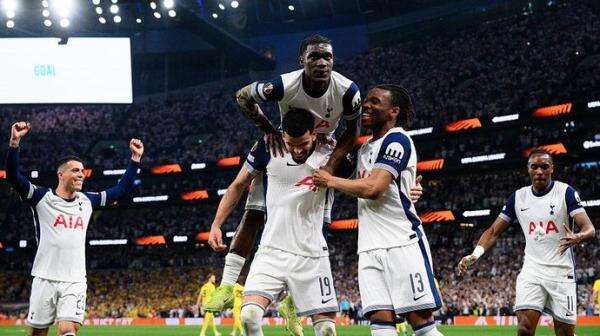 Seks porno qizi va otasi Yigitning dumbasi katta