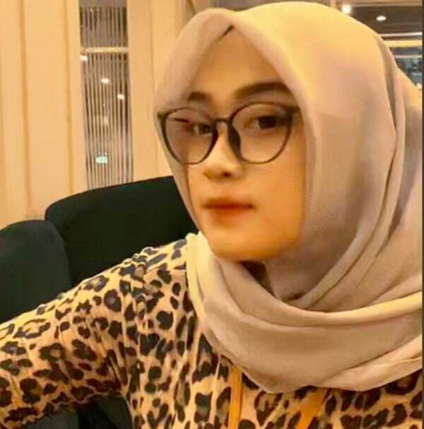 Siapa Sosok Ibu Guru Salsa yang Viral Karena Video Joget Tanpa Busana ...