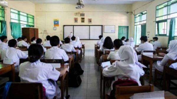 Efisiensi, Anggaran Pendidikan Dasar dan Menengah Dipangkas Rp8 Triliun Efisiensi, Anggaran Pendidikan Dasar dan Menengah Dipangkas Rp8 Triliun