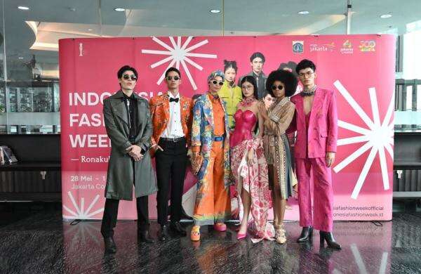 Indonesia Fashion Week 2025 Resmi Dibuka, Poppy Dharsono: Fesyen Bentuk Identitas