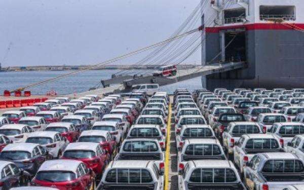Saham IPCC Terus Menanjak di Tengah Lonjakan Impor Mobil CBU BYD dkk Saham IPCC Terus Menanjak di Tengah Lonjakan Impor Mobil CBU BYD dkk