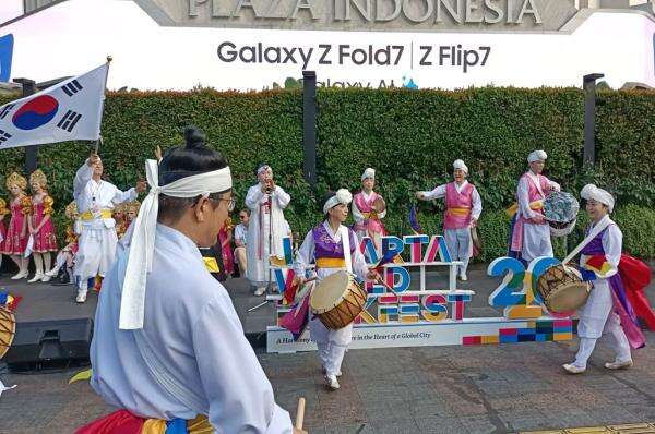 Meriah! Kesenian 5 Negara Tampil di CFD Jakarta Hari Ini Meriah! Kesenian 5 Negara Tampil di CFD Jakarta Hari Ini