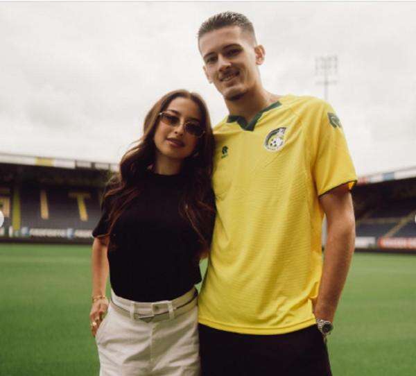 Potret Cantik Jennifer Coppen saat perkenalan Justin Hubner di Klub Fortuna Sittard Potret Cantik Jennifer Coppen saat perkenalan Justin Hubner di Klub Fortuna Sittard