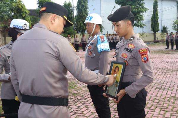 Bripka VA Anggota Polres Sampang Dipecat Tidak Hormat, Langgar Kode Etik Polri Bripka VA Anggota Polres Sampang Dipecat Tidak Hormat, Langgar Kode Etik Polri