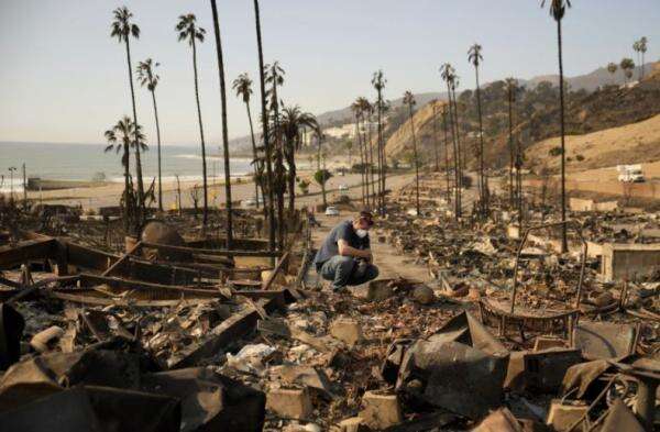 Heboh Pusaran Api Mirip Tornado saat Kebakaran Los Angeles, Fenomena Apa? Heboh Pusaran Api Mirip Tornado saat Kebakaran Los Angeles, Fenomena Apa?
