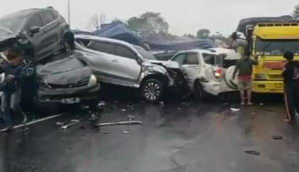 Kecelakaan Beruntun di Tol Purbaleunyi, Jalur Arah Jakarta Ditutup Total Kecelakaan Beruntun di Tol Purbaleunyi, Jalur Arah Jakarta Ditutup Total
