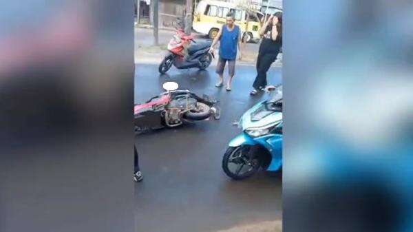 3 Remaja Perempuan Kecelakaan Tragis di Palembang, 1 Tewas 2 Terluka 3 Remaja Perempuan Kecelakaan Tragis di Palembang, 1 Tewas 2 Terluka