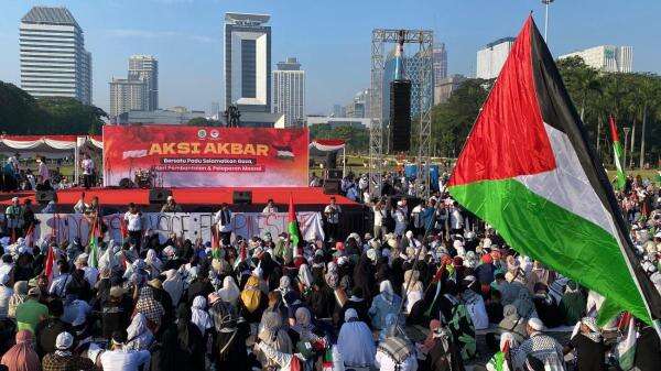 Monas Dipenuhi Massa Bela Palestina, Tuntut Perhatian atas Krisis Kelaparan di Gaza Monas Dipenuhi Massa Bela Palestina, Tuntut Perhatian atas Krisis Kelaparan di Gaza