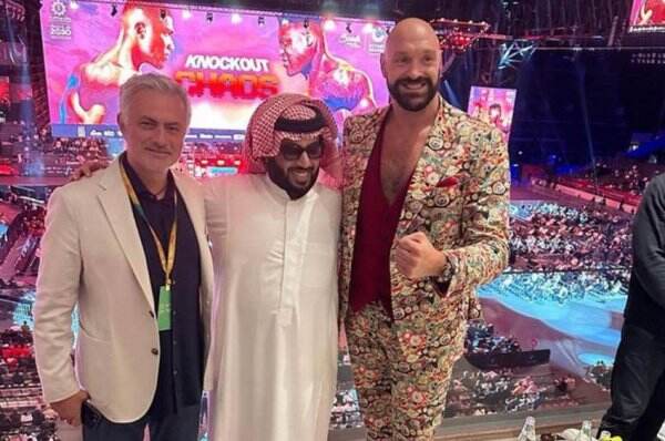 Ketika Jose Mourinho Hadiri Pertarungan Joshua vs Ngannou dan Kaget Lihat Tubuh Tyson Fury