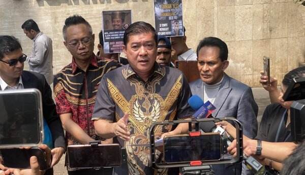 Silfester Matutina Teken Setumpuk Berkas saat Diperiksa Polda Metro, Apa  Itu? | News+ on RCTI+
