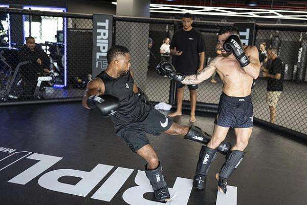 Khabib Nurmagomedov Ajari Patrice Evra Teknik Pukulan Petarung MMA Khabib Nurmagomedov Ajari Patrice Evra Teknik Pukulan Petarung MMA