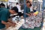 Kolaborasi dengan Warner Bros, Ribuan Sepatu Merek Lokal Klaten Terjual dalam 1 Menit Kolaborasi dengan Warner Bros, Ribuan Sepatu Merek Lokal Klaten Terjual dalam 1 Menit