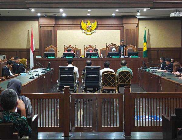 Pengadilan menjatuhkan vonis penjara bagi terdakwa korupsi pembangunan laboratorium di Universitas Negeri Padang