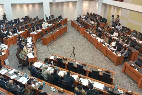 Lanjutkan Rapat di Hotel Mewah, Panja Baru Selesaikan 40 DIM RUU TNI Lanjutkan Rapat di Hotel Mewah, Panja Baru Selesaikan 40 DIM RUU TNI