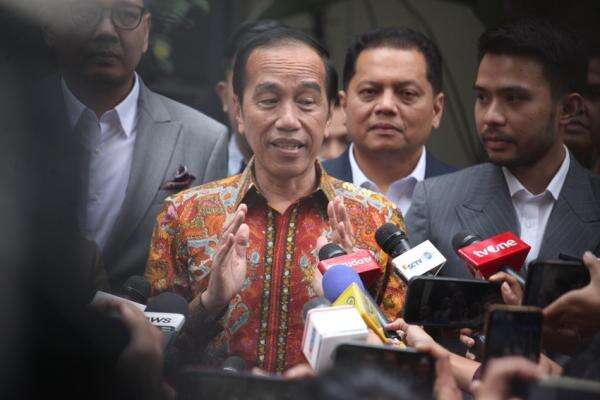 Massa Adukan Dugaan Rekayasa Penangkapan Cawabup Bengkulu Selatan ke Bawaslu Massa Adukan Dugaan Rekayasa Penangkapan Cawabup Bengkulu Selatan ke Bawaslu