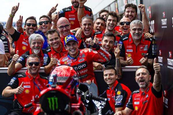 Legenda Balap Italia Minta Marc Marquez Jangan Dicemooh Terus: Kita Harus Hormati Dia Legenda Balap Italia Minta Marc Marquez Jangan Dicemooh Terus: Kita Harus Hormati Dia