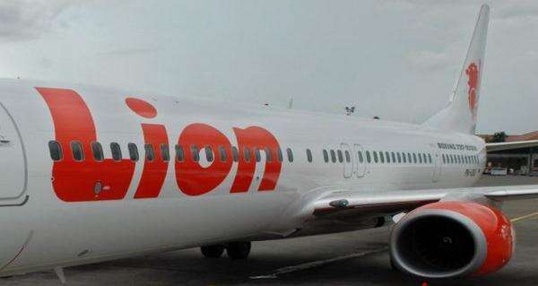 Viral Penumpang Lion Air Teriak-Teriak Ada Bom di Pesawat, Pelaku Langsung Diamankan! Viral Penumpang Lion Air Teriak-Teriak Ada Bom di Pesawat, Pelaku Langsung Diamankan!