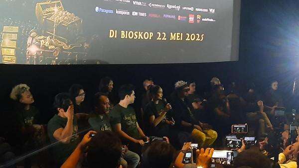 Film Gundik Jadi Debut Luna Maya dan Maxime Bouttier Pasca Menikah, Jalani Adegan Ciuman Horor di Pantai Film Gundik Jadi Debut Luna Maya dan Maxime Bouttier Pasca Menikah, Jalani Adegan Ciuman Horor di Pantai