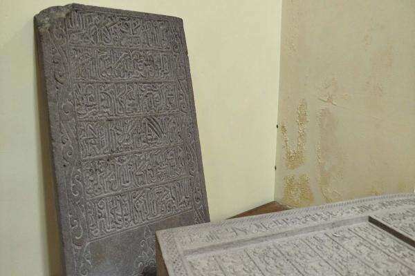 Makam Fatimah, Nisan Tertua di Gresik Bertuliskan Ayat Kursi Jadi Bukti Penyebaran Islam di Jawa Makam Fatimah, Nisan Tertua di Gresik Bertuliskan Ayat Kursi Jadi Bukti Penyebaran Islam di Jawa