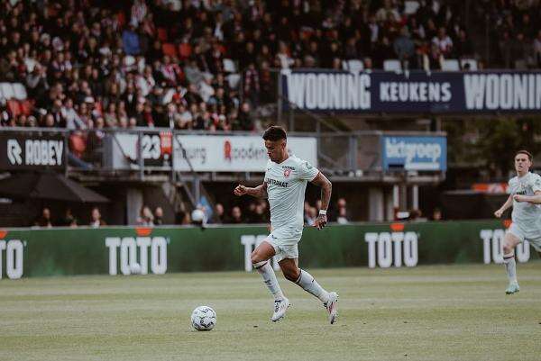 Alarm buat Timnas Indonesia, Mees Hilgers Terancam Absen di Laga FC Twente vs NEC Nijmegen