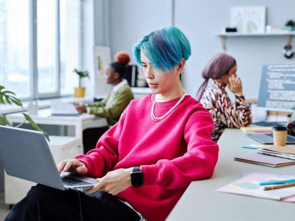Melawan Hipnotis Algoritma, Gen Z Lebih Suka dengan Teknologi Klasik Melawan Hipnotis Algoritma, Gen Z Lebih Suka dengan Teknologi Klasik