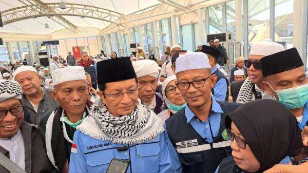 Dilepas Menag Nasaruddin di Bandara Madinah, Jamaah: Alhamdulillah Haji Lancar! Dilepas Menag Nasaruddin di Bandara Madinah, Jamaah: Alhamdulillah Haji Lancar!