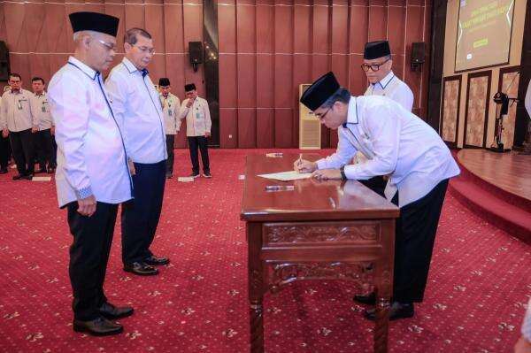 Lantik Sekjen Kemenaker, Yassierli Minta Birokrasi Ngebut Bak Ferrari Lantik Sekjen Kemenaker, Yassierli Minta Birokrasi Ngebut Bak Ferrari