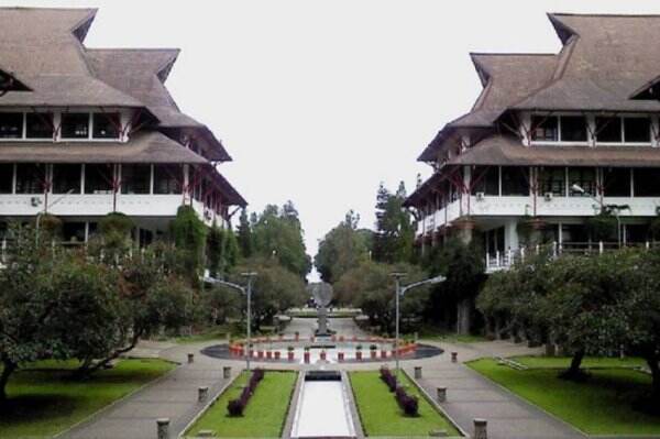 Minat Kuliah Di Kota Kembang? Ini 20 Universitas Terbaik Di Bandung ...