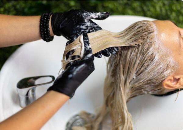 Mitos atau Fakta, Pewarna Rambut Bisa Berakibat Fatal jika Tak Lakukan Tes Alergi