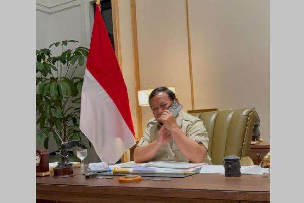 Momen Prabowo Bercengkerama dengan Donald Trump lewat Sambungan Telepon Momen Prabowo Bercengkerama dengan Donald Trump lewat Sambungan Telepon