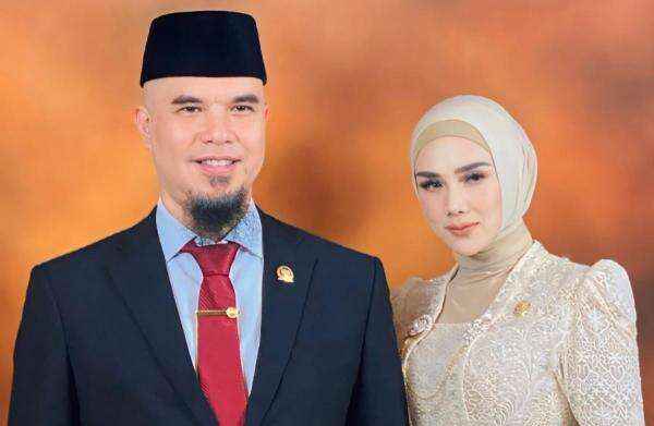 Ahmad Dhani Ungkap Alasan Baru Bela Mulan Jameela Sekarang Ahmad Dhani Ungkap Alasan Baru Bela Mulan Jameela Sekarang