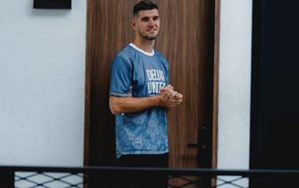 Nick Kuipers Ditanya Peluang Pensiun di Persib, Jawabannya Mengejutkan Nick Kuipers Ditanya Peluang Pensiun di Persib, Jawabannya Mengejutkan