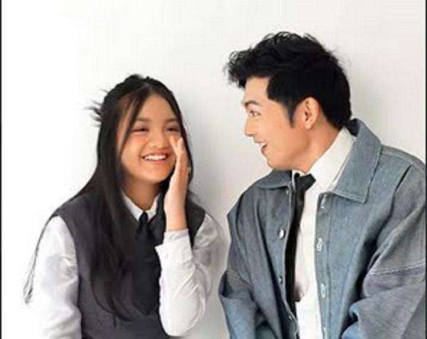 Foto-Foto Nicky Tirta dan Sang Anak saat Pemotretan, Kayak Kakak-Adik Foto-Foto Nicky Tirta dan Sang Anak saat Pemotretan, Kayak Kakak-Adik