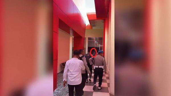 Terlibat Pelecehan Seksual, Kanit Propam Polsek Wewea Selatan Ditahan Propam Polda NTT Terlibat Pelecehan Seksual, Kanit Propam Polsek Wewea Selatan Ditahan Propam Polda NTT