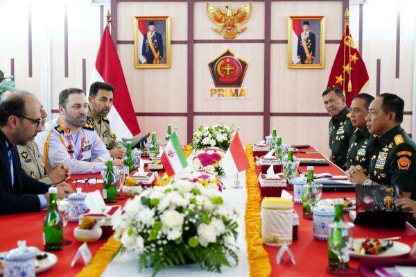 Panglima TNI Bahas Kerja Sama Militer dengan Panglima Negara Sahabat di Indo Defence 2025 Panglima TNI Bahas Kerja Sama Militer dengan Panglima Negara Sahabat di Indo Defence 2025