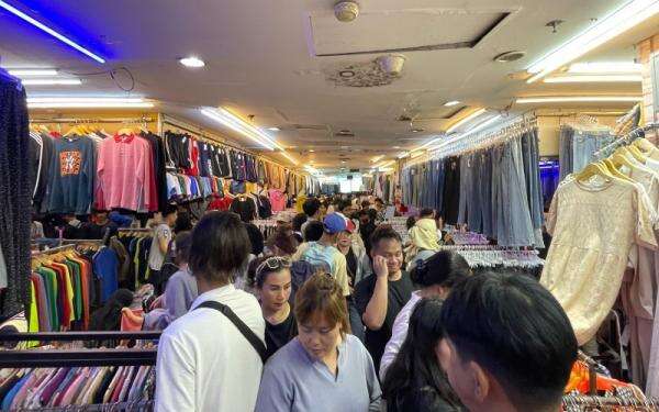 Jelang Idulfitri, Pasar Senen Diserbu Pengunjung yang Incar Baju Lebaran Jelang Idulfitri, Pasar Senen Diserbu Pengunjung yang Incar Baju Lebaran