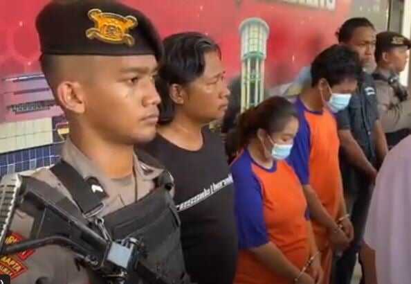 Suami Istri Nekat Begal Taksi Online di Tol Jombang, Begini Modusnya Suami Istri Nekat Begal Taksi Online di Tol Jombang, Begini Modusnya