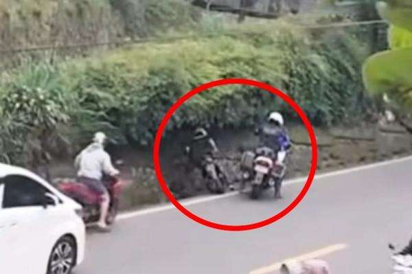 Viral Patwal Pepet Pemotor di Puncak, Kasat Lantas Polres Bogor Minta Maaf Viral Patwal Pepet Pemotor di Puncak, Kasat Lantas Polres Bogor Minta Maaf